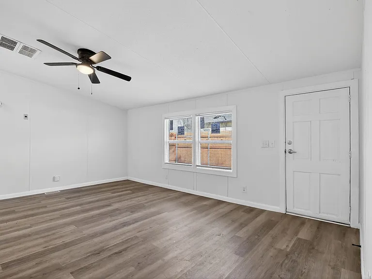 1134 Robinson Ave — Photo 11