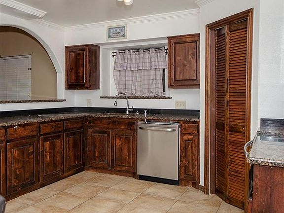 2nd image of 1141 Harvest Hill Ln