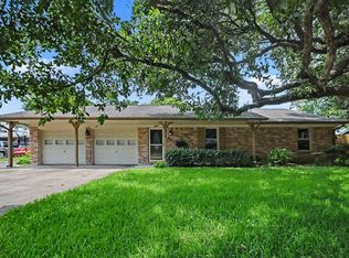 913 Cannan Dr, Angleton, TX 77515