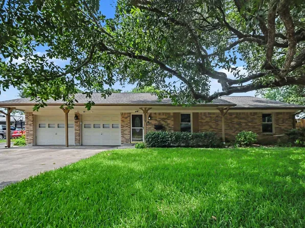 913 Cannan Dr, Angleton, TX 77515