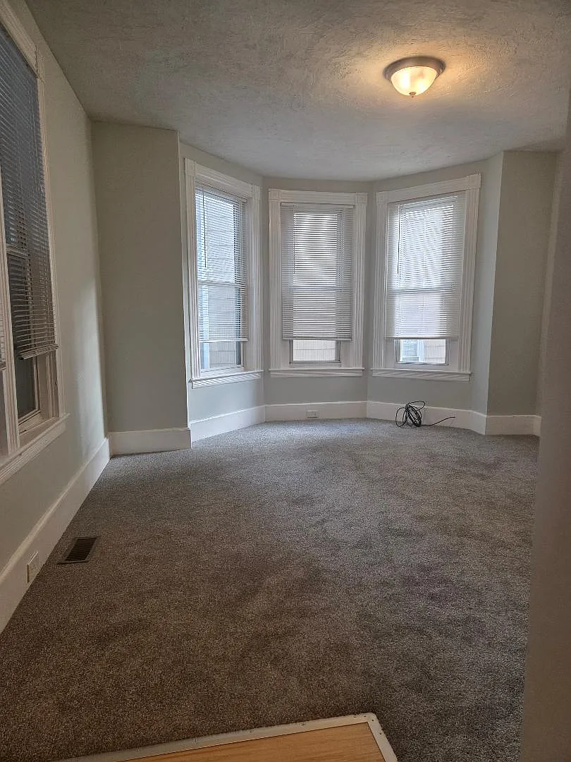 2 bed, 1000 sqft, $2,300 — Photo 2
