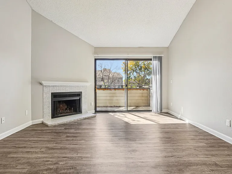 Deer Crest Apartments — Photo 12