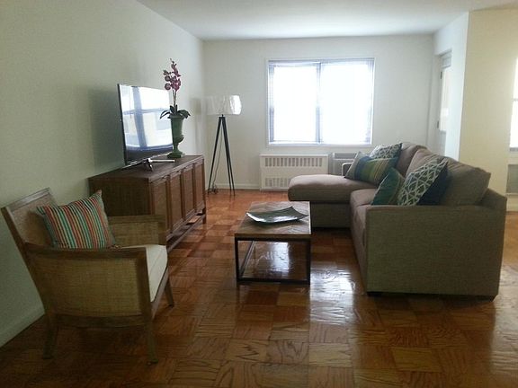 3rd image of 854 E Broadway APT 2U
