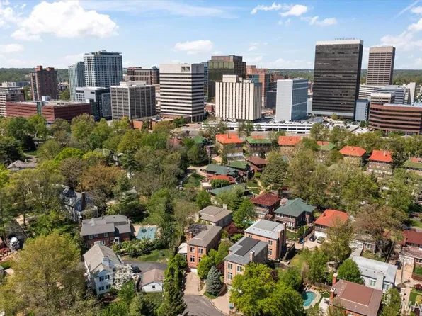 1 W Walinca Walk, Saint Louis, MO 63105