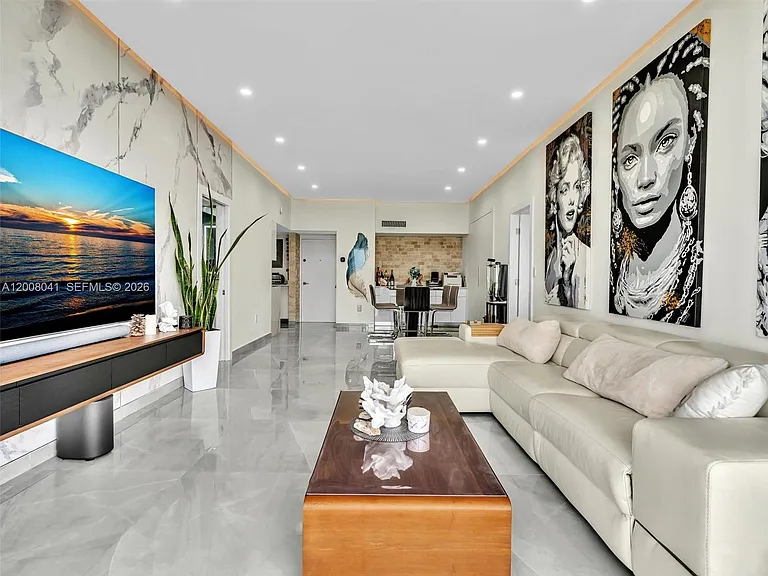 3731 N Country Club Dr #Penthouse 24 — Photo 9