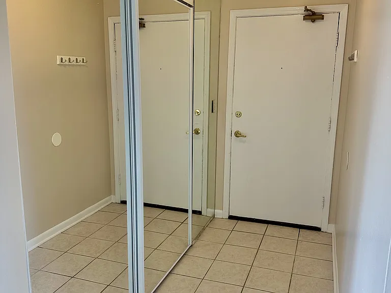 6325 N Sheridan Rd #505 — Photo 4