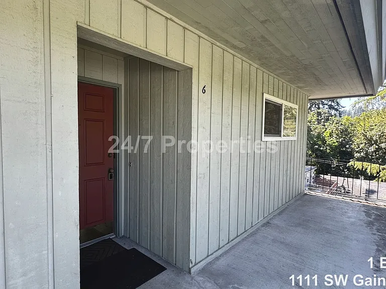 1111 SW Gaines St #6 — Photo 10