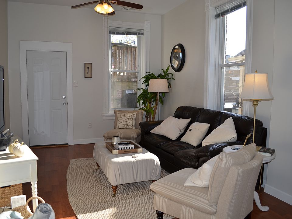1st image of 1085 N Paulina St APT 2R