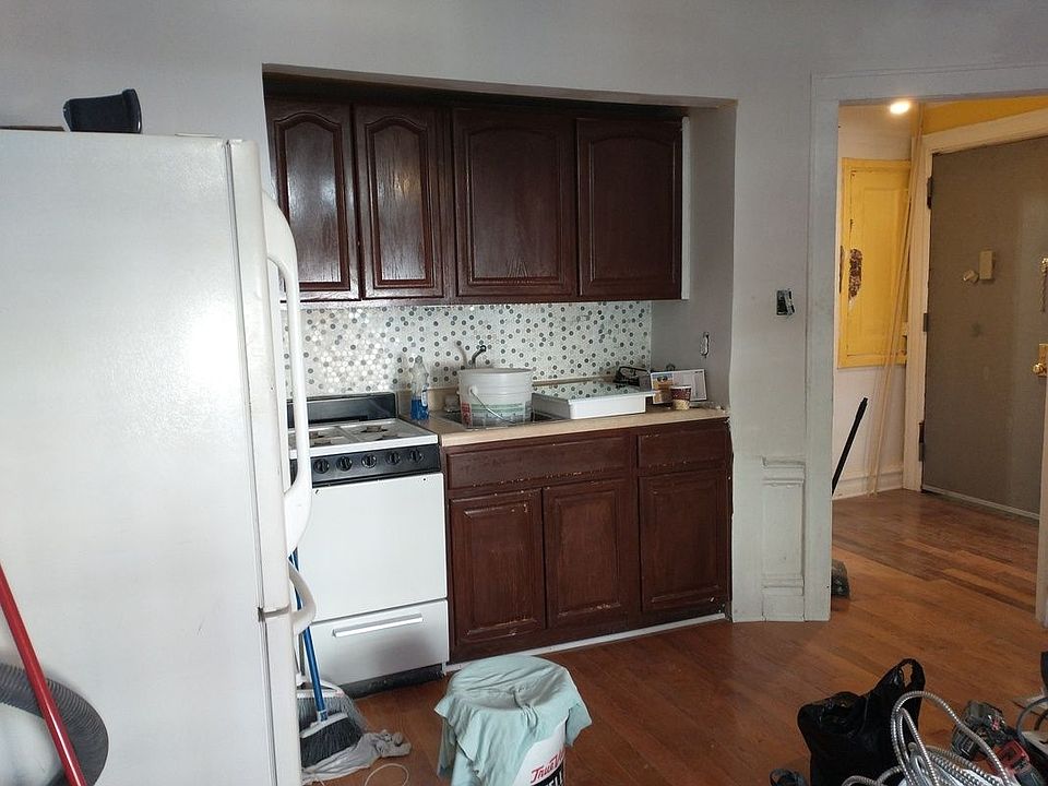 2nd image of 221 E 16th St #A1
