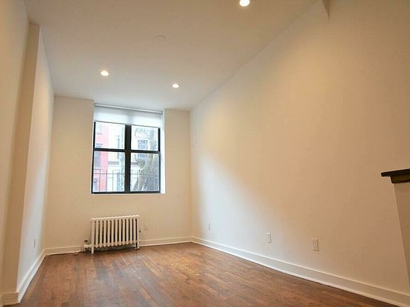 2nd image of 426 E 9th St APT 1