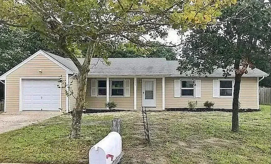 4 bed, 1184 sqft, $3,100 — Photo 1