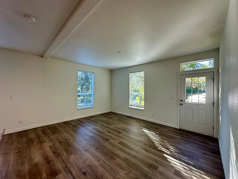 2119 Aldergrove Rd — Photo 4