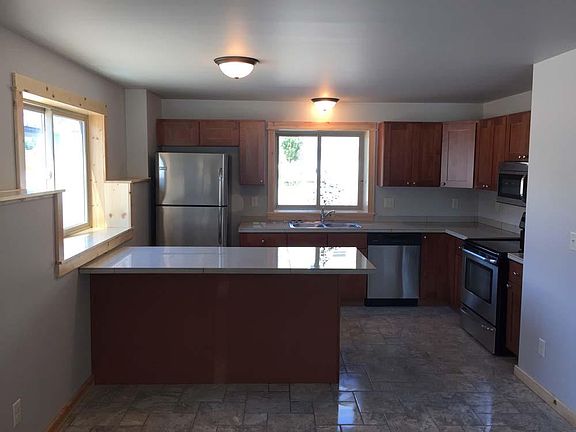 2nd image of 174 W 2nd St #1