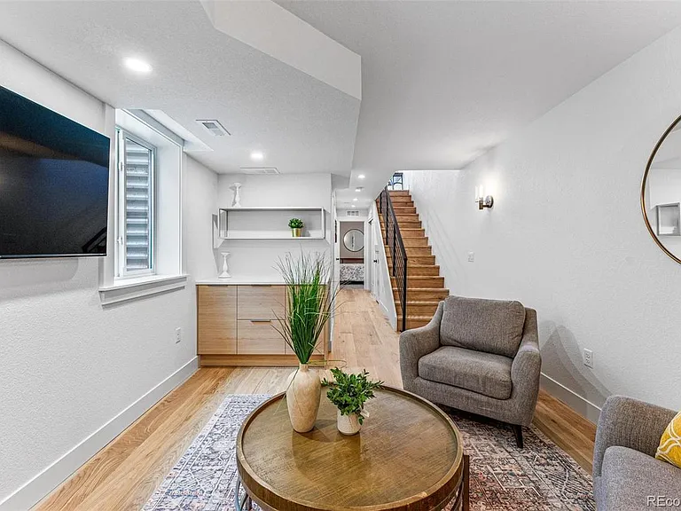 1342 Yates St — Photo 14