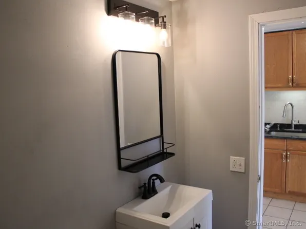 55 Porter Avenue APT 4G, Naugatuck, CT 06770