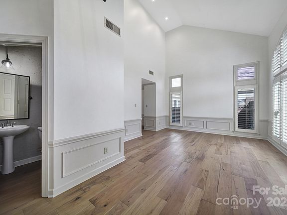 5th image of 10433 Pullengreen Dr