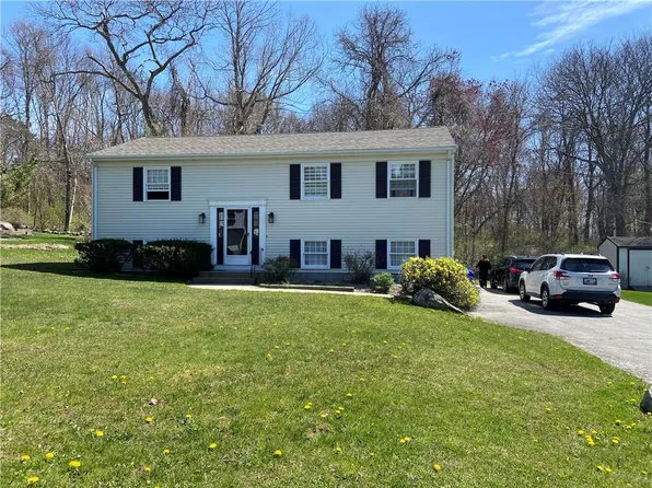 4 Lugent Ln, Bristol, RI 02809
