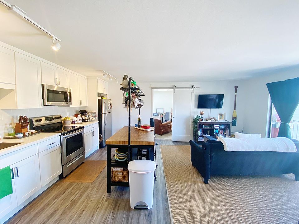 1st image of 2300 Fairview Ave N #5