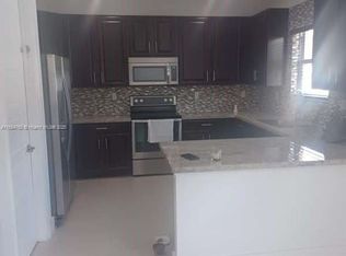 936 NE 191st St, Miami, FL 33179