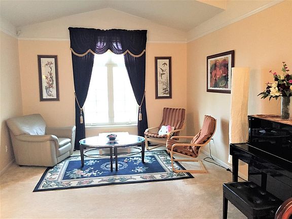 5th image of 5595 Versailles Ave