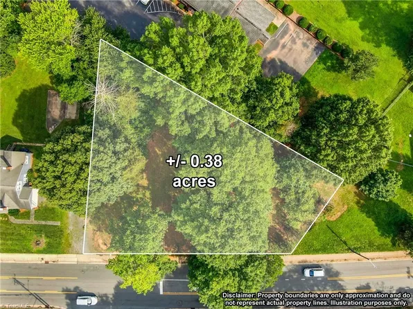 4112 Country Club Rd, Winston Salem, NC 27104