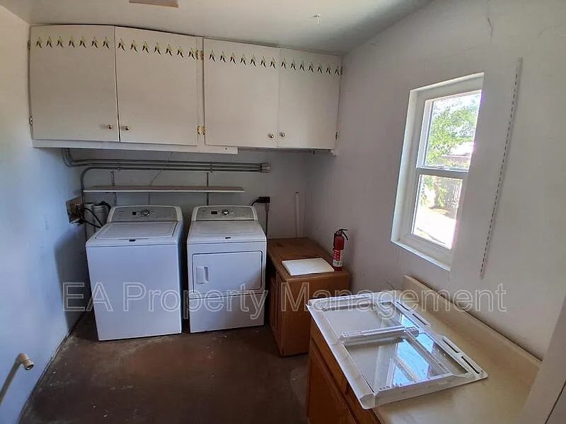 2 bed, 1.5 bath, 1200 sqft, $1,745 — Photo 4