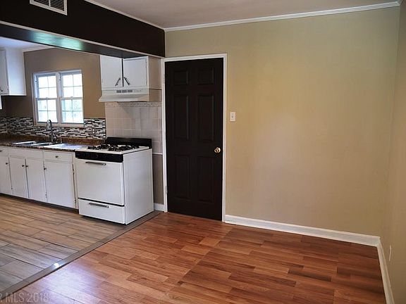 4th image of 3018 Louise Dr N