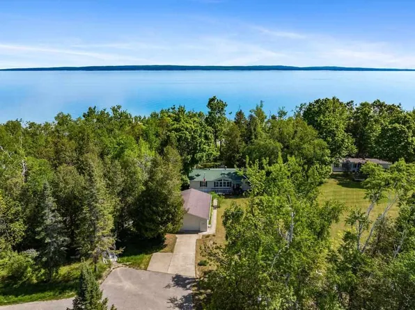 7525 Karlee Ct #49, Charlevoix, MI 49720