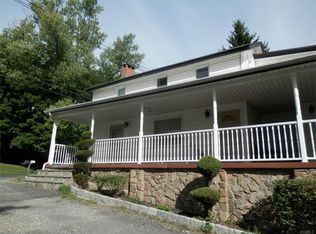 90 Red Schoolhouse Rd, Chestnut Ridge, NY 10977