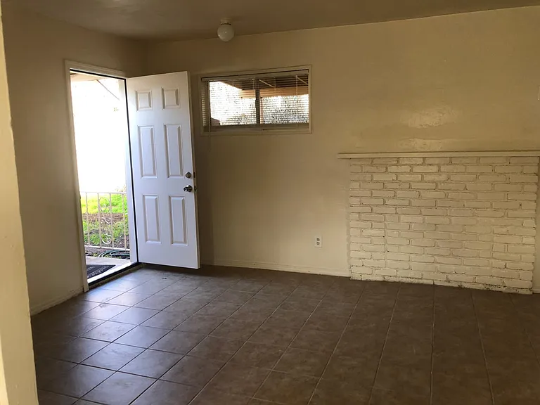 1227 Greenfield Dr — Photo 4