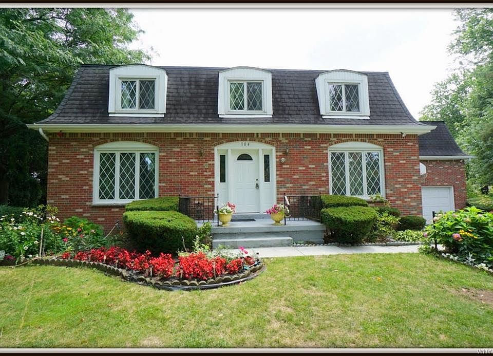 1st image of 104 Woodbury Dr