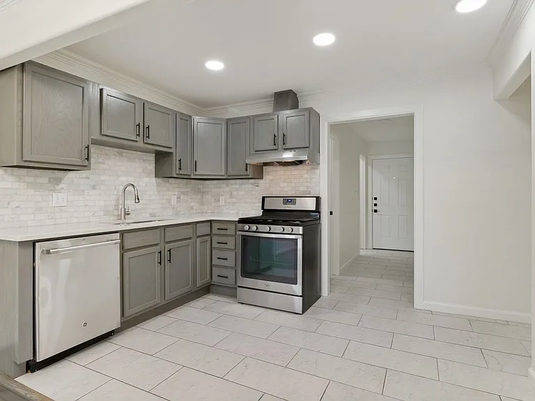 6502 Howard Ave — Photo 10