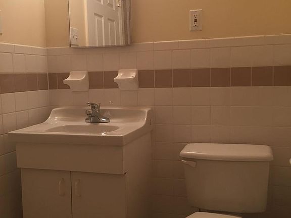 4th image of 172 Jefferson Ave #2