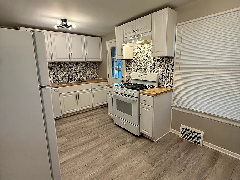 14014 Gramatan Ave — Photo 6