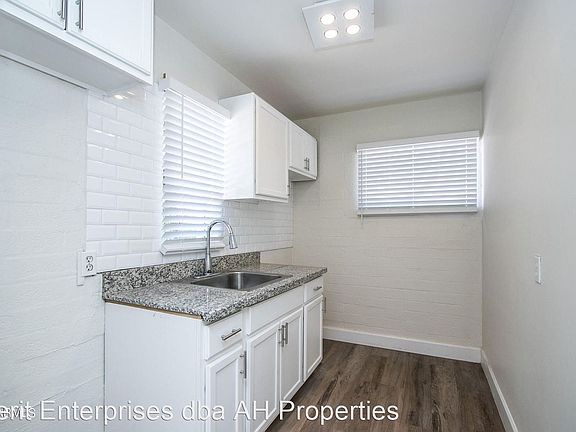 4th image of 425 N 17th Dr #1