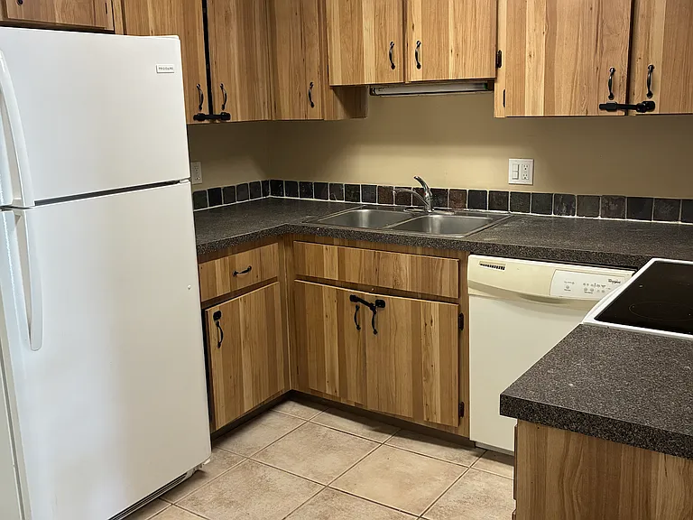 235 SE Norfolk Blvd — Photo 2