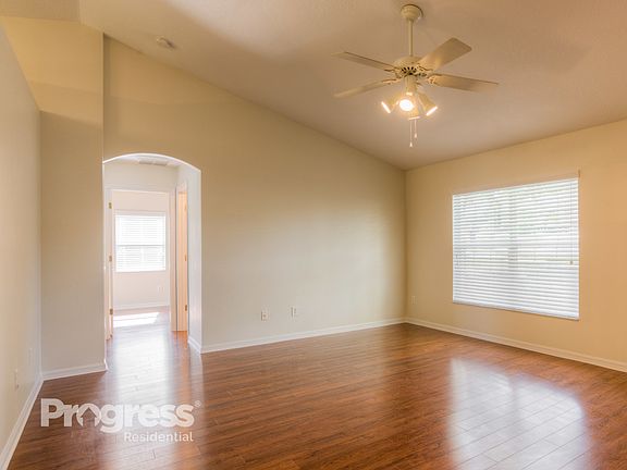 5th image of 834 Cherry Laurel St