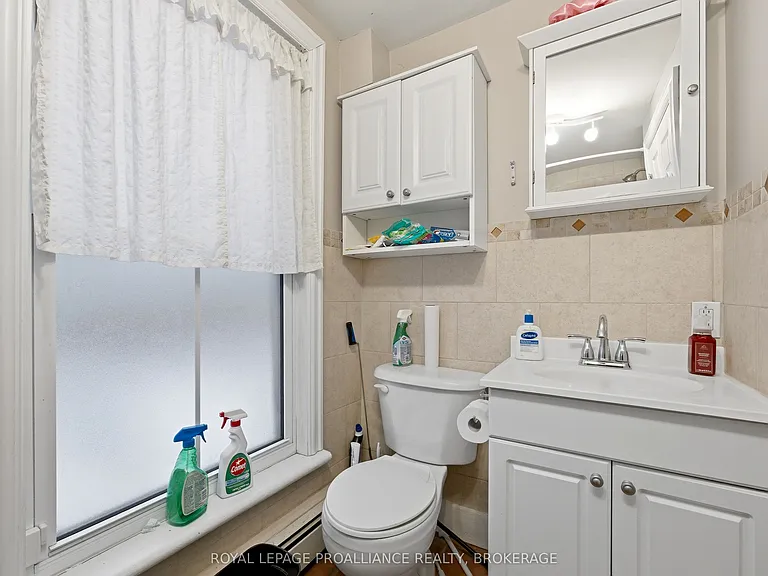511 Victoria St — Photo 40