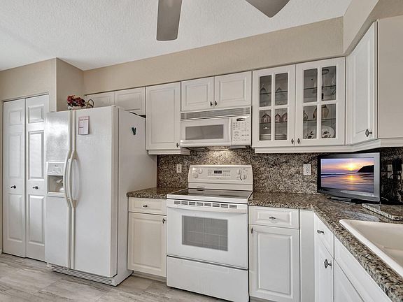 5th image of 12565 Imperial Isle Drive #203