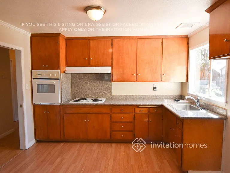 284 Yosemite Dr — Photo 3