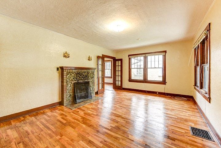 928 9th Street Up Living Room