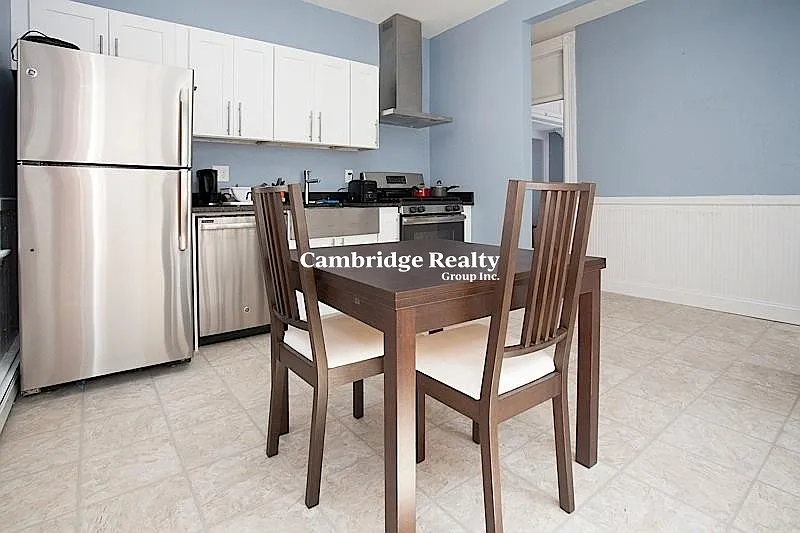 Building Photo - 147 Columbia St #3T