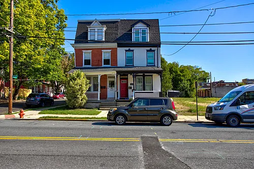 537 N Plum St Photo 1