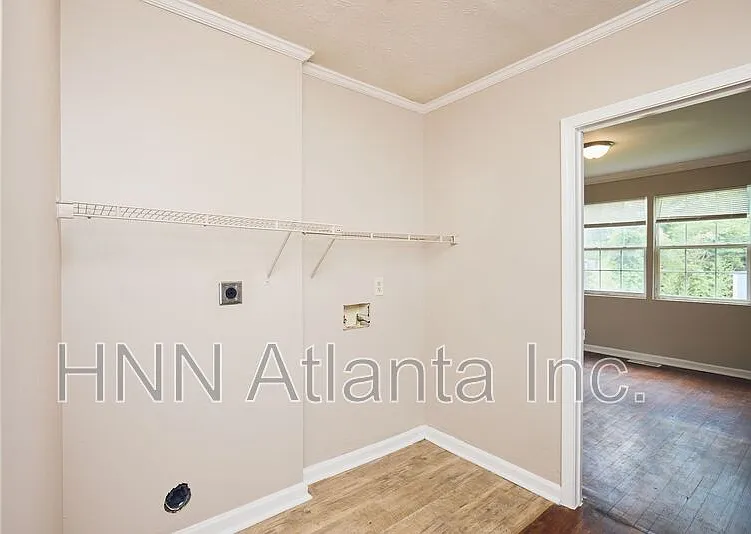 162 Hedges St SE — Photo 6