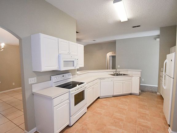 2nd image of 496 Mackenzie Cir
