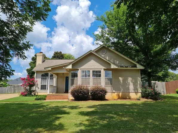 61 Old Orchard Rd, Deatsville, AL 36022