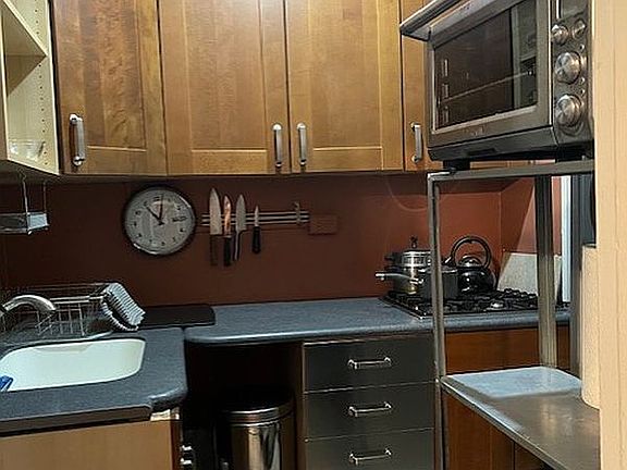 4th image of 320 W 53rd St APT 2F