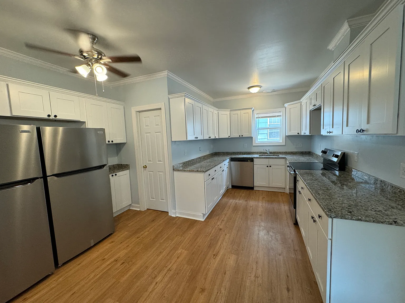 7 bed, 1300 sqft, $7,000 — Photo 3