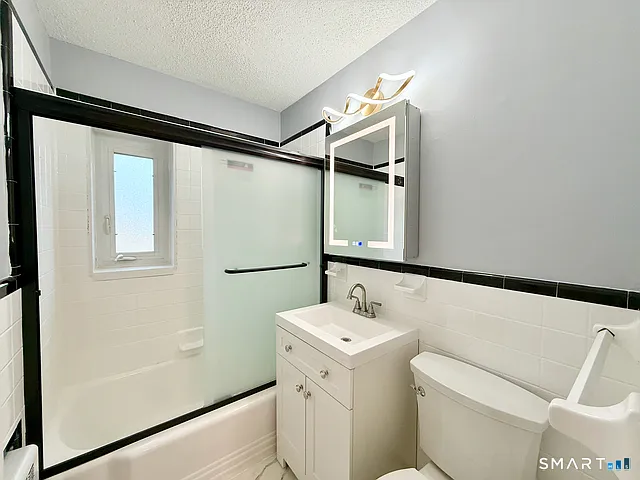 570 Whitney Ave #L3 — Photo 9