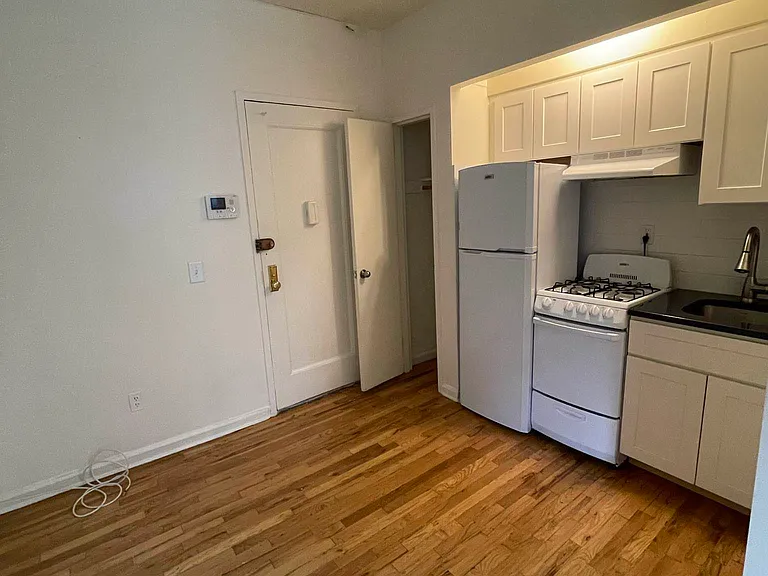 226 E 29th St #6G — Photo 1